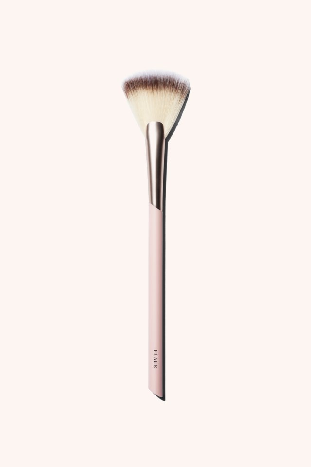 208 Highlighter Fan Brush 208 Highlighter Fan Brush